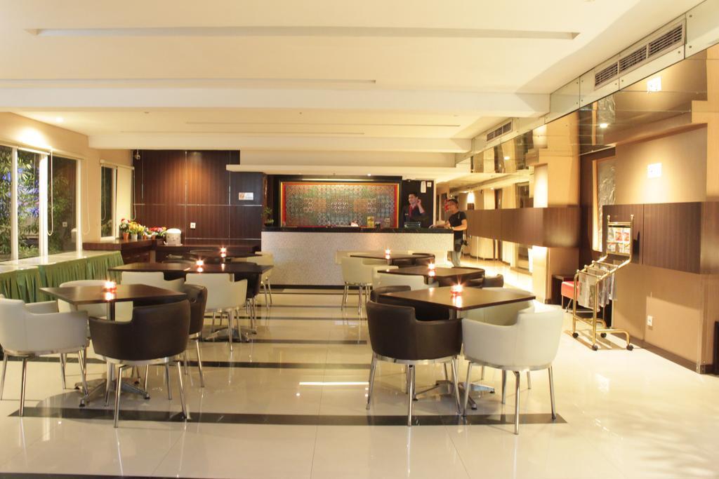 Amaris Simpang Lima Hotel Семаранг Екстериор снимка